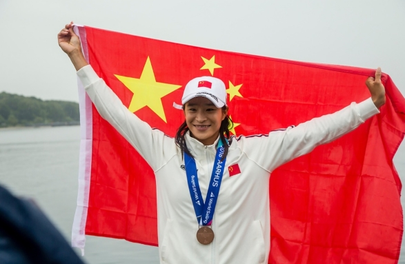 22岁小将卢云秀在女子帆板RS：X项目上夺得铜牌
