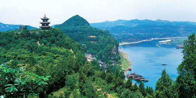 “嘉陵江第一江山”锦屏山