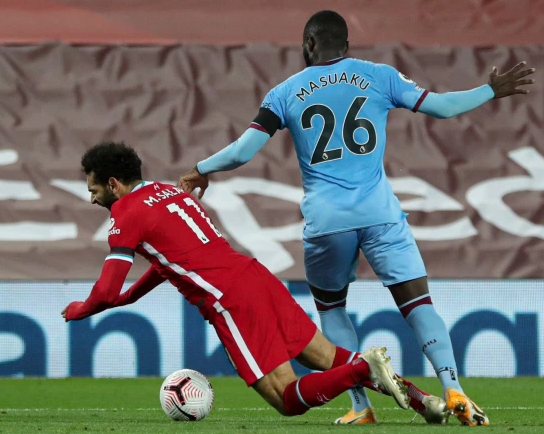 萨拉赫习惯性假摔赚点球？利物浦名宿都看不下去了_国际足球_新浪竞技风暴_新浪网