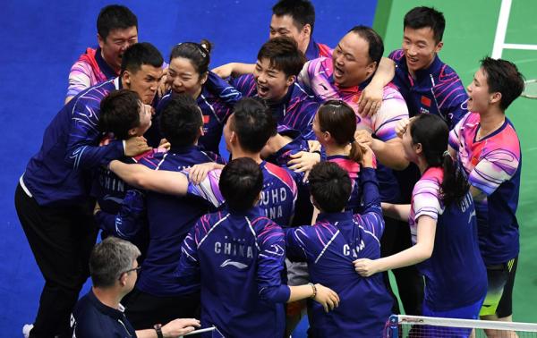 中国队赛后庆祝夺冠