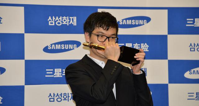 三星杯-柯洁2-1逆转安国铉 成最年轻六冠王