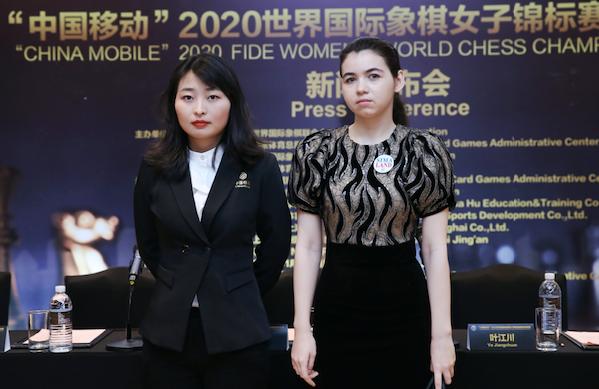 居文君与戈尔亚奇金娜 新民晚报记者李铭珅 摄