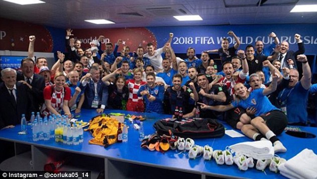 赛后克罗地亚球员为杀入半决赛而疯狂庆祝