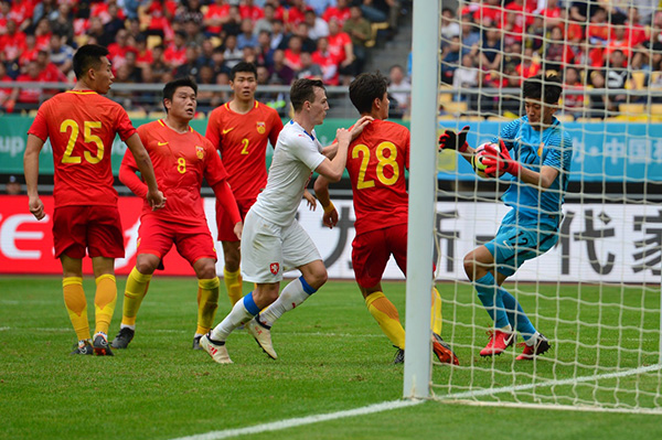 国足中国杯表现引发争议
