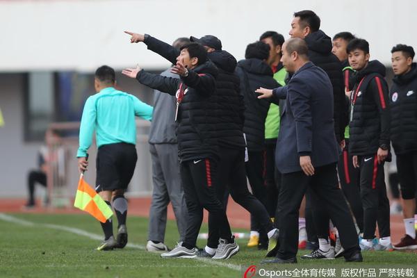 技驚四座！拉松反擊直面籃筐 騰空暴起秀大風車灌籃