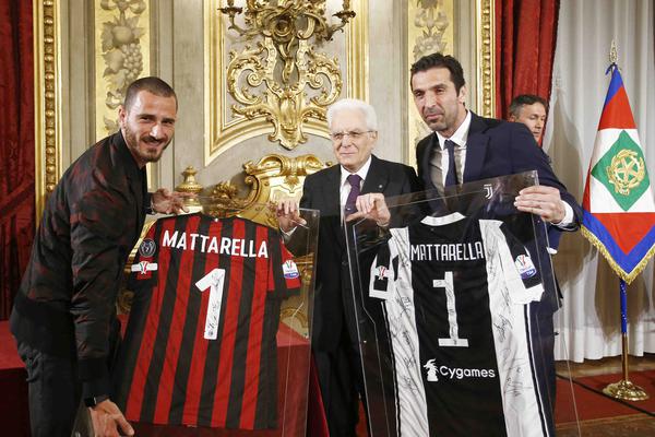 湖人賽前訓練:東契奇一直在練頂投三分 詹姆斯場邊摩拳擦掌