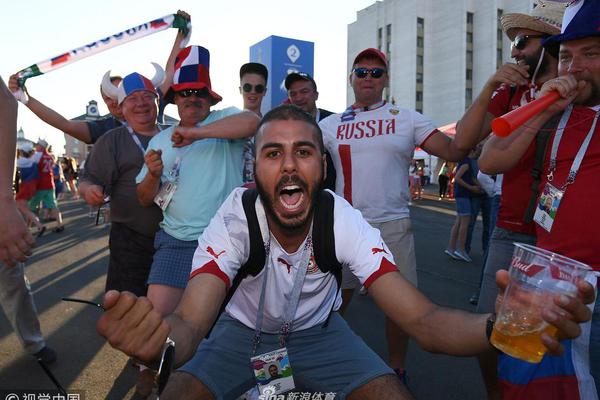 巴拿马突尼斯球迷为主队助威