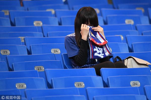 惨遭读秒绝杀逆转!日本女球迷悲伤痛哭