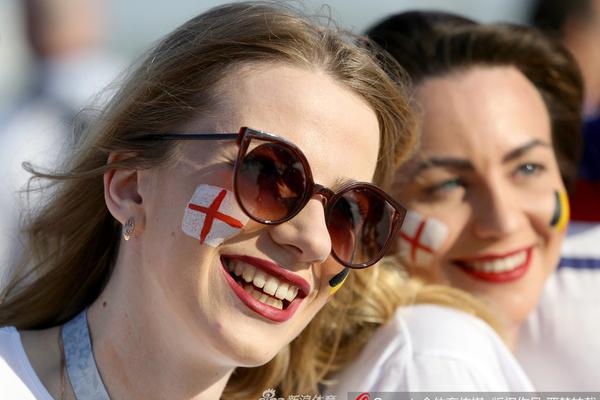 哥伦比亚英格兰美女球迷颜值PK