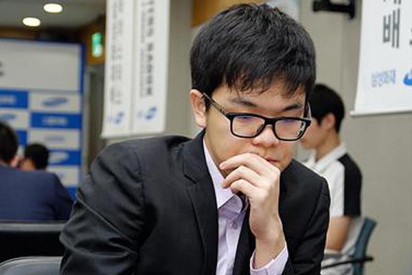 柯洁执黑中盘击败申真谞