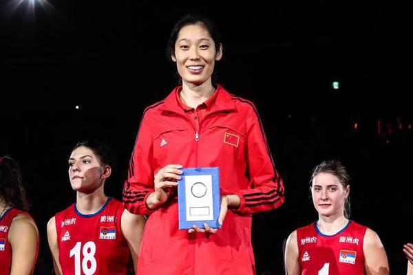 朱婷携手颜妮入选最佳阵容