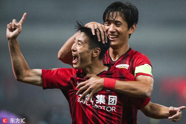 很好奇，为什么S8明明是theshy打不过letme，结果被岁月史书成了jkl打不过uzi？