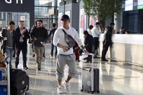 [流言板]勇士NBA杯赛程：客场对阵掘金、马刺，主场对阵开拓者、火箭