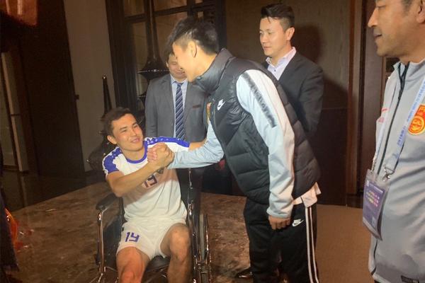 又能投三分又能護筐，火箭二隊先發中鋒的作用看起來非常全面？