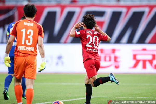 阿斯：巴萨本赛季球场外事务增多，弗里克比上赛季更加情绪化