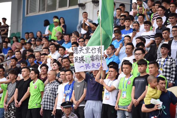 灵性！国安角球开出，塞尔吉尼奥背身机敏一蹭破门！