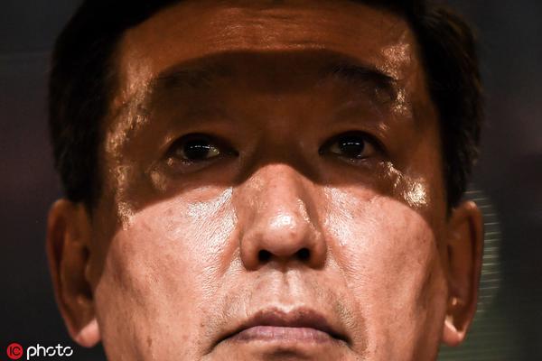 亚历山大率队8胜0负开局&场均30+ 比肩库里字母哥张伯伦