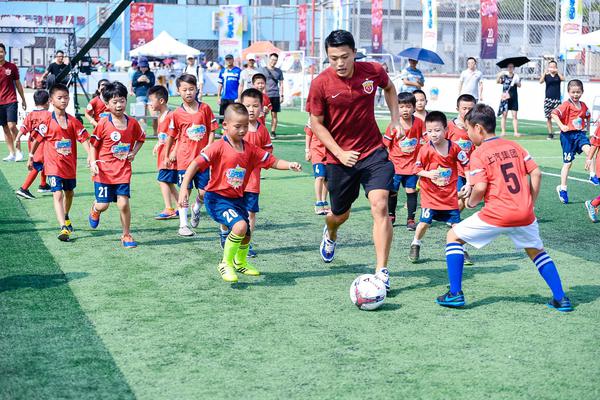 英媒：弗里克认可拉什福德，巴萨计划未来几周与曼联谈买断事宜