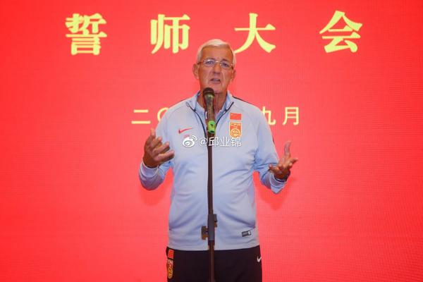 零食与赢球更配！“小辣椒”们大胜后分享快乐篮球