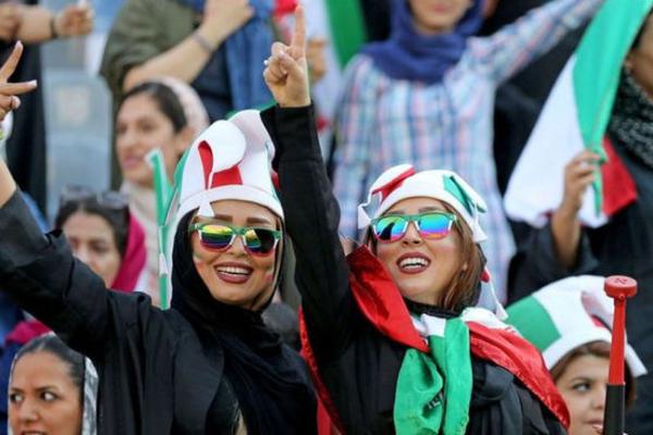 [流言板]糖小幽晒与Doinb带娃照：在成都咯