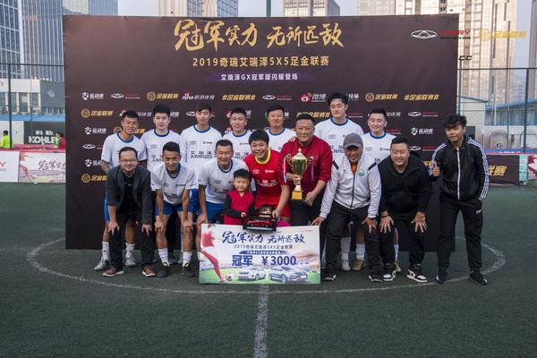 卡拉汉：执教利物浦很艰难但斯洛特做得很好，本赛季依然能争冠