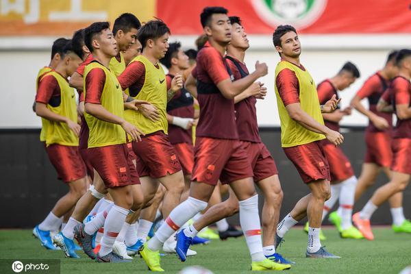 足球报：海港亚冠跨赛季2平7负9场不胜，想要出线难度不小