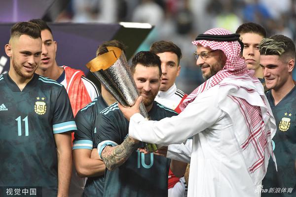 湖人賽前訓練:東契奇一直在練頂投三分 詹姆斯場邊摩拳擦掌