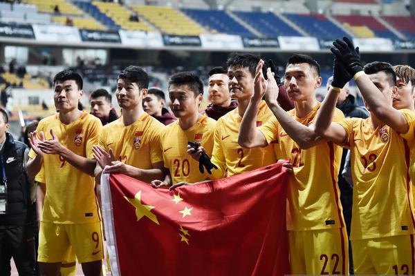 【直播】Bdd快问快答：最喜欢的英雄是沙皇，想要世界赛夺冠