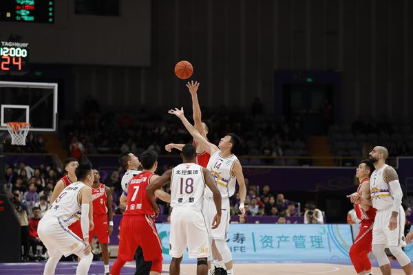 追夢生涯第9次入選最佳防守陣容 并列歷史第六&僅次于鄧科加賈皮