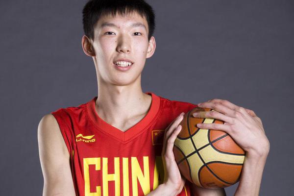 亞歷山大斬獲常規(guī)賽MVP 匡威官方曬帥照送上祝福：傳奇的賽季
