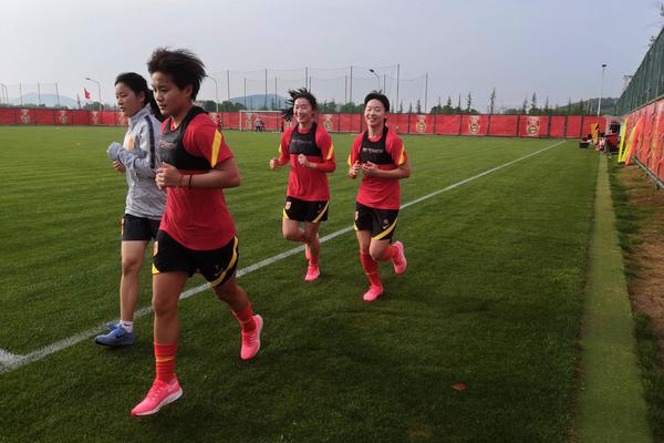 上海哪三只足球队合并过,上海哪三只足球队合并过的