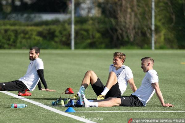 吉魯:17歲的瓦拉內首秀時防我表現不錯正在適應洛杉磯的生活