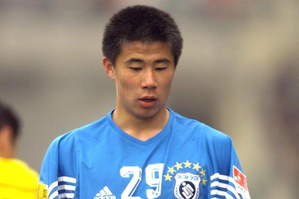 足球报：海港亚冠跨赛季2平7负9场不胜，想要出线难度不小