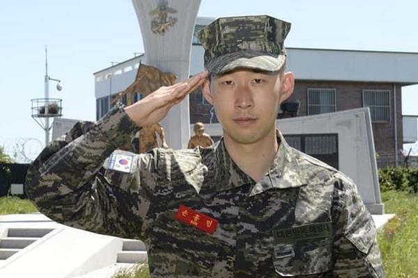 低級失誤!韋世豪開角球程月磊出擊摘空氣,帕拉西奧斯笑納大禮