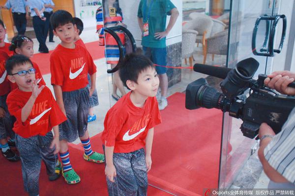 首秀23分钟29+6三分！格林大喊“我回来了” 美记：像恶魔般肆虐