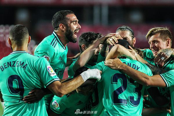 皇家真人现场厅网址截图1