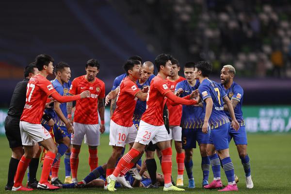 罗比尼奥打罗纳尔多-乐鱼app(leyu)官方网站-乐鱼官网