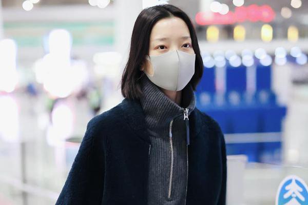 世体：德容现在想要续约了，但巴萨希望他能降薪