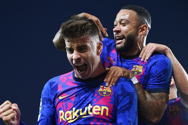 低級失誤!韋世豪開角球程月磊出擊摘空氣,帕拉西奧斯笑納大禮