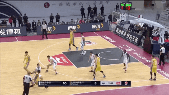 孙鑫频繁承担退守对方幼外的义务