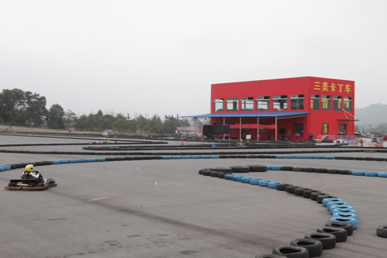 武义媒体卡丁车挑战赛落幕韩寒现身与小车手P