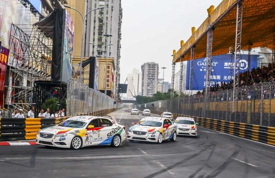 相约东望洋 杨嘉怡钟永强完成华夏赛车澳门站_赛车_新浪竞技风暴_新浪网