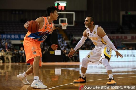 CBA联赛第八轮下午先赛一场,北京北控在主. 来