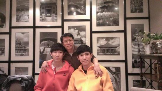 走心!男排队报感恩节特刊