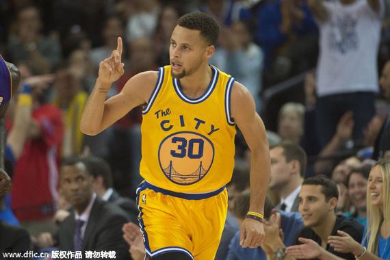 告诉你库里为啥敢3节下班