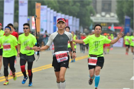 个人-2015上海马拉松010。
