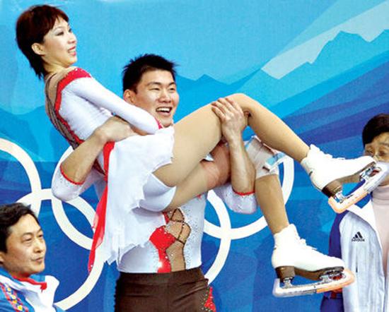 2006年都灵冬奥会，张丹“惊世一摔”感动全世界