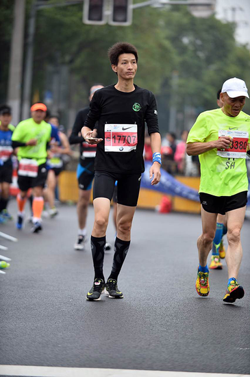2015年11月8日，上海国际马拉松。2%江西分团团长。