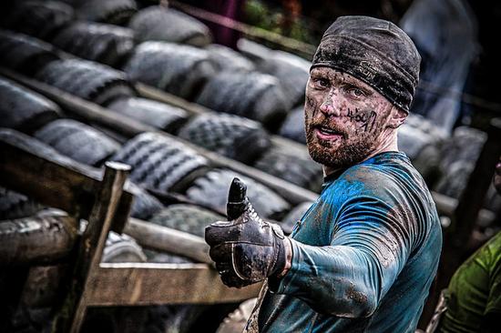 全球5大最难障碍赛跑 准军事化挑战身体极限(