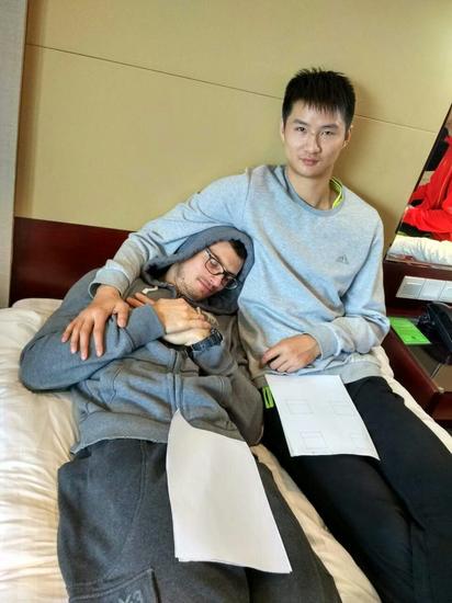 “二哥”巴特曼与暖男唐成“不可告人的故事”